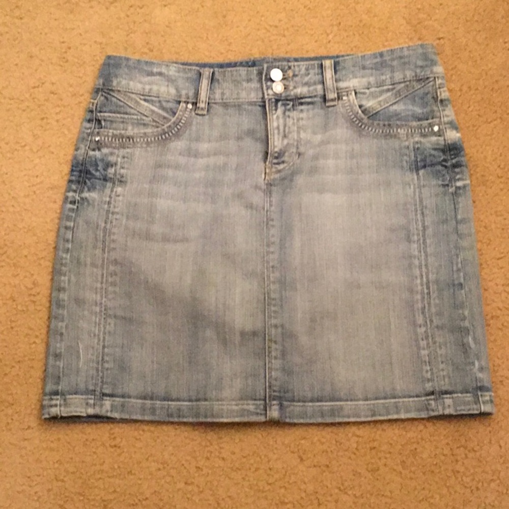 Light Wash Denim Jean Skirt with Pockets